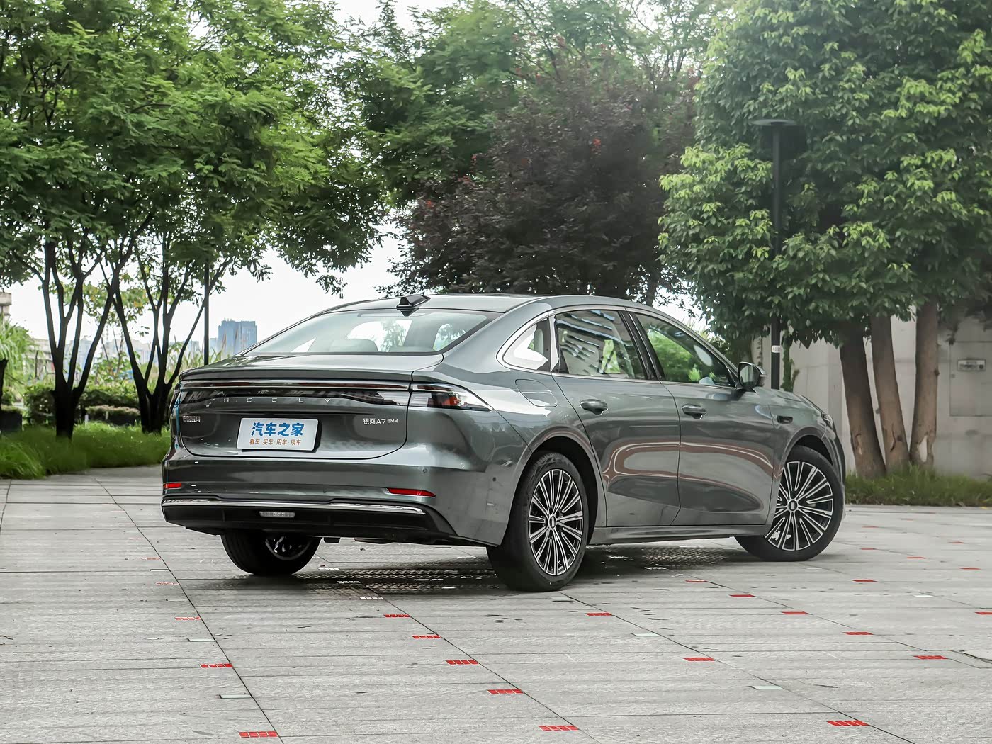 Geely Galaxy A7 EM — корма три четверти