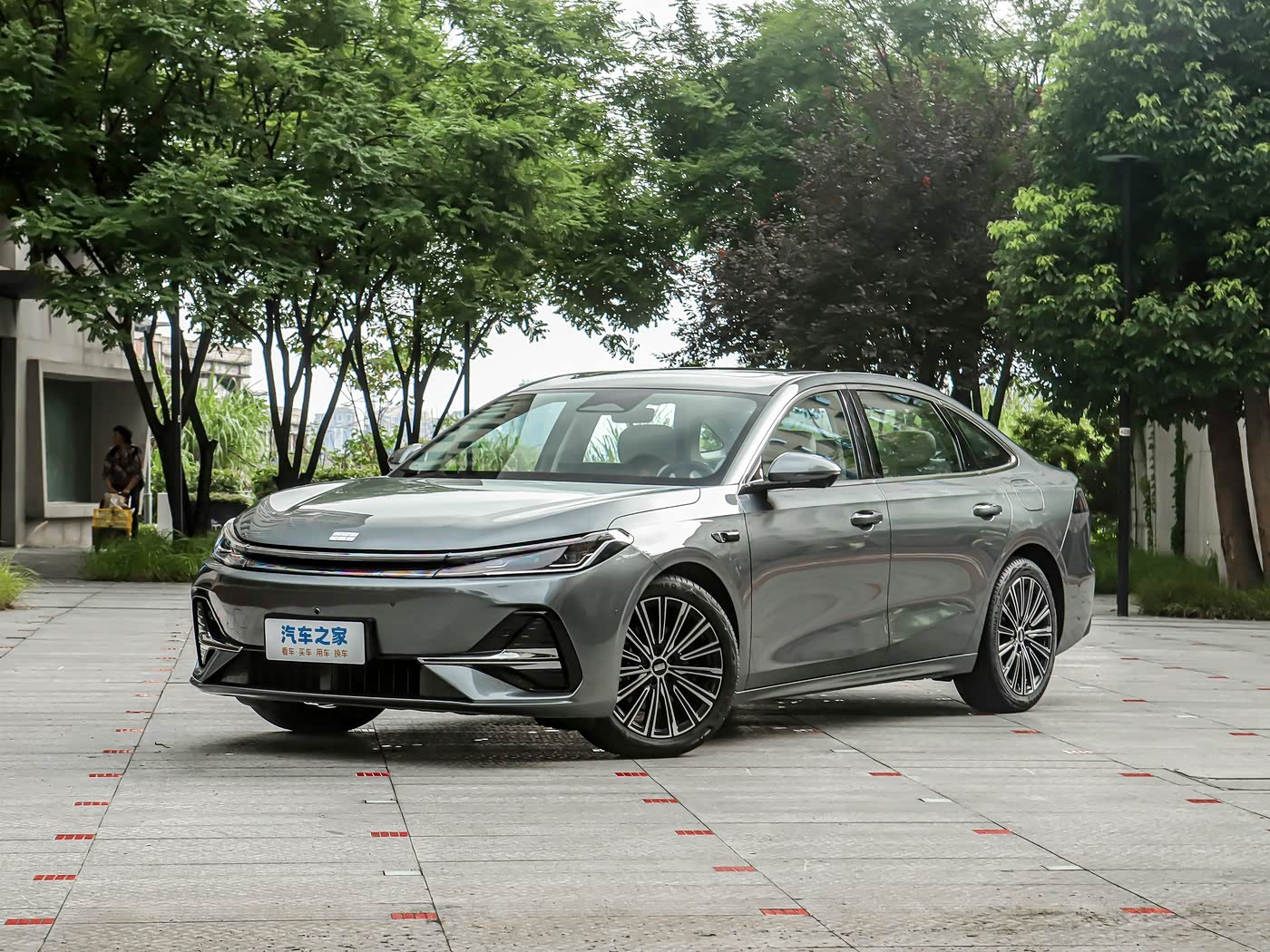 Geely Galaxy A7 EM — перёд три четверти слева