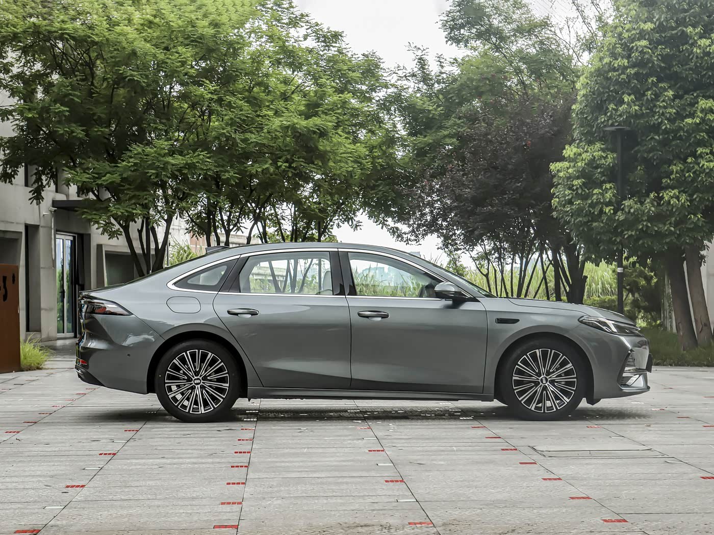 Geely Galaxy A7 EM — профиль слева