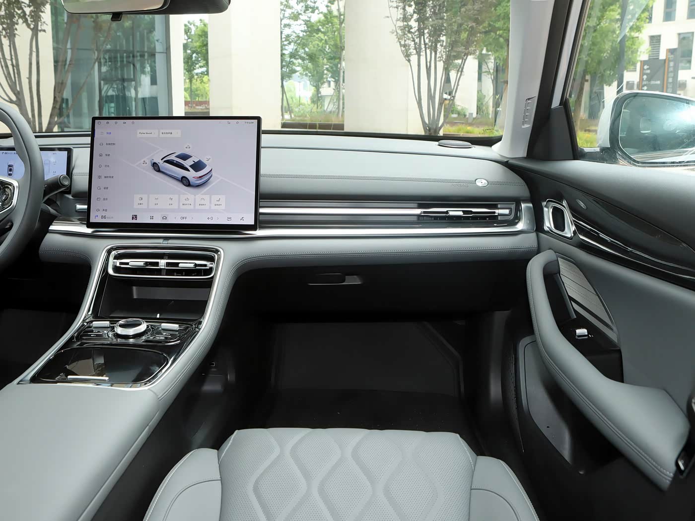 Geely Galaxy A7 EM — центральный экран и торпедо