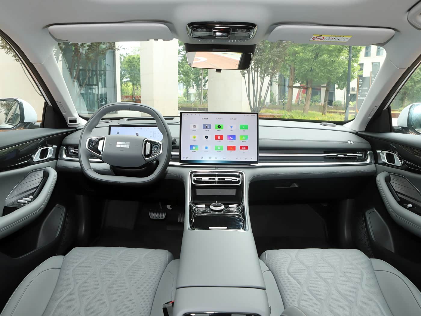 Geely Galaxy A7 EM — мультимедиа спереди