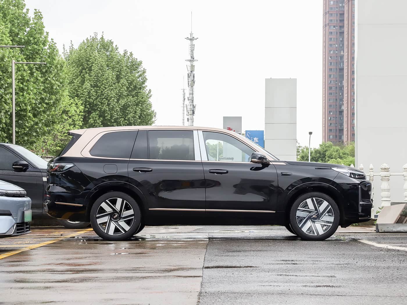 Geely Galaxy M9 — профиль справа