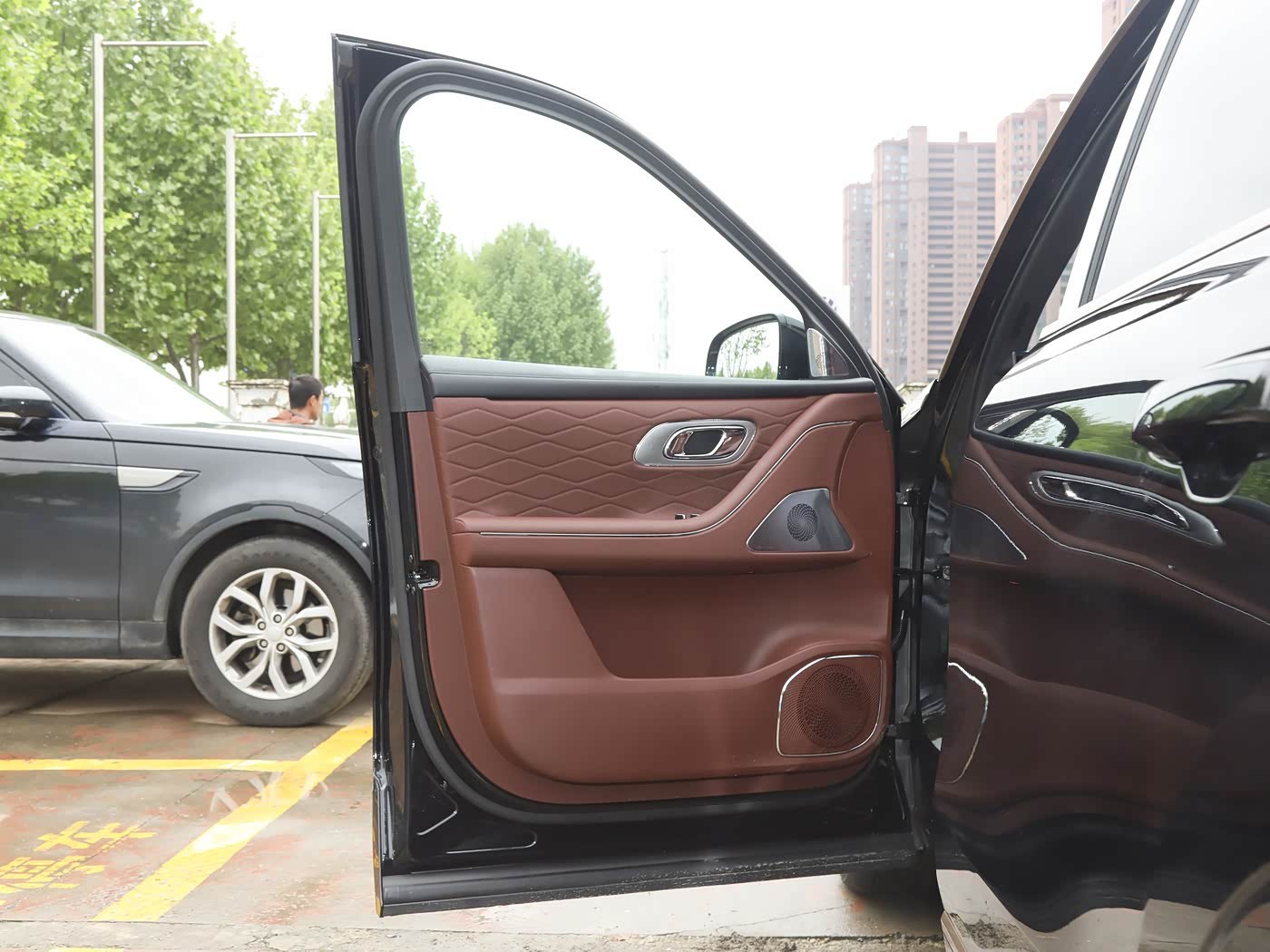 Geely Galaxy M9 — карта двери и аудиосистема