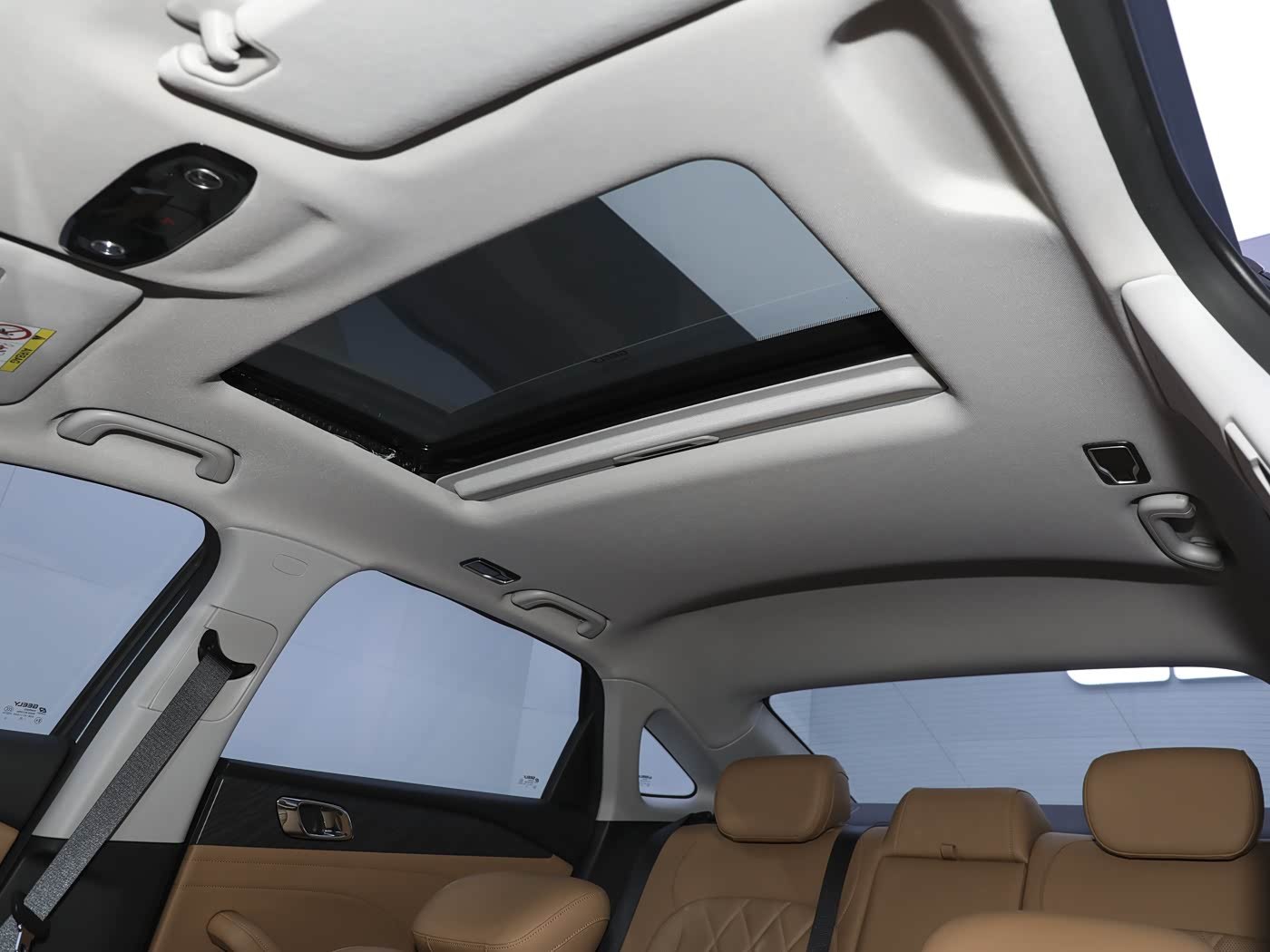 Geely Galaxy Starshine 6 — панорамная крыша