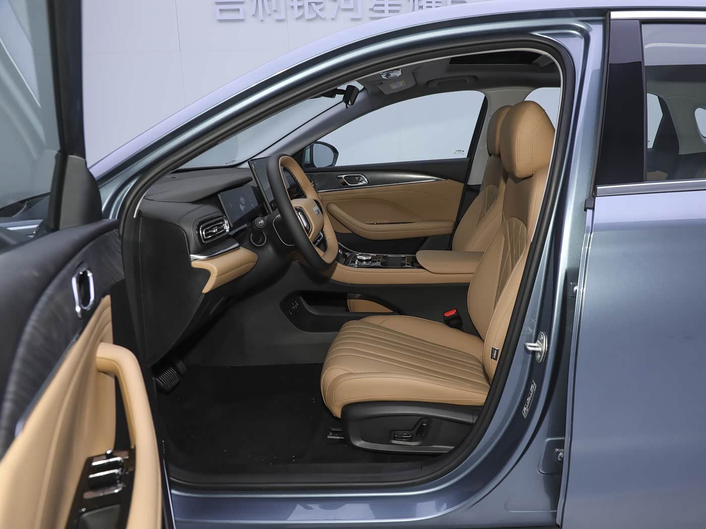 Geely Galaxy Starshine 6 — водительское сиденье