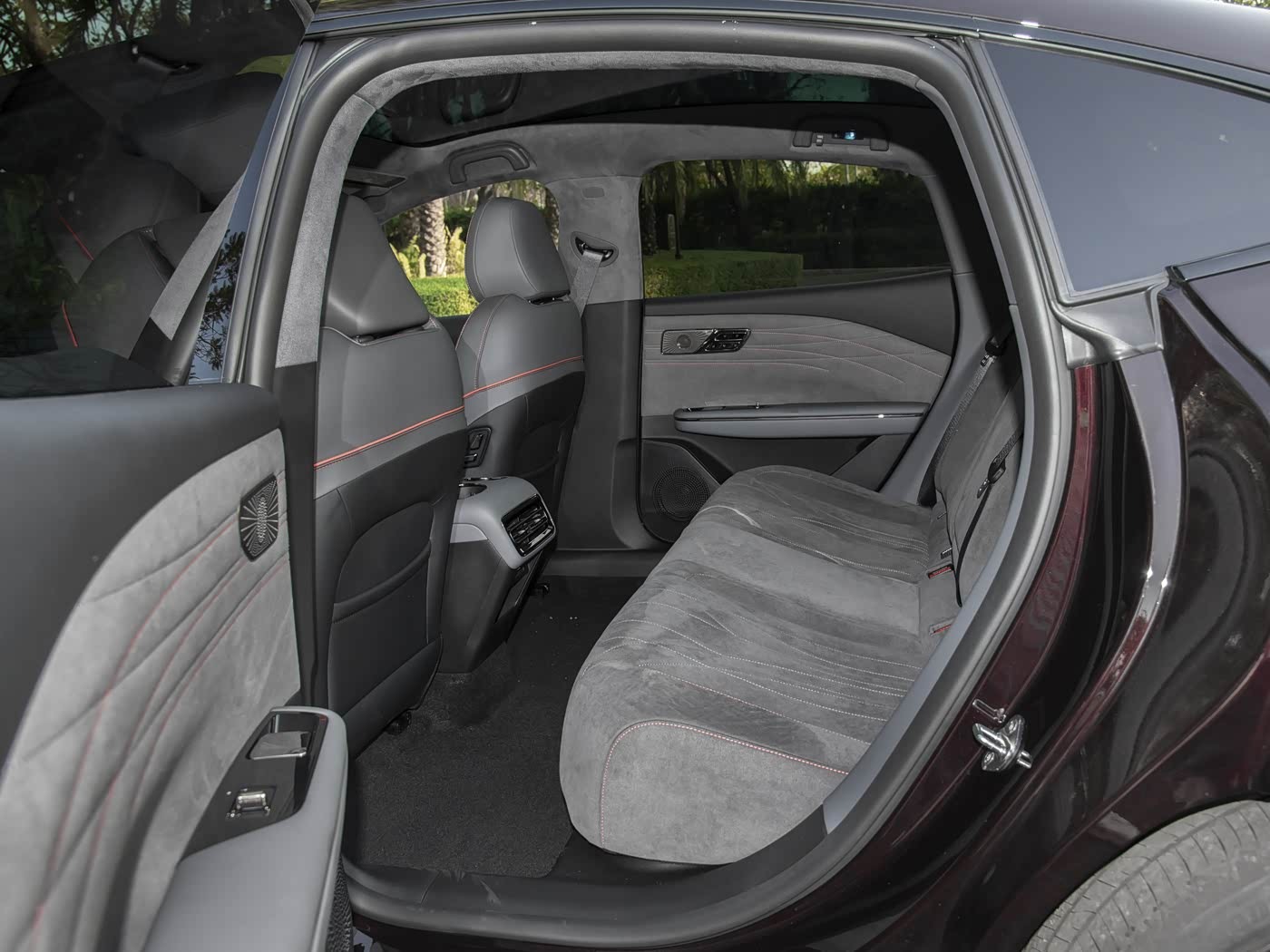 Geely Galaxy Starshine 8 — задний ряд сидений