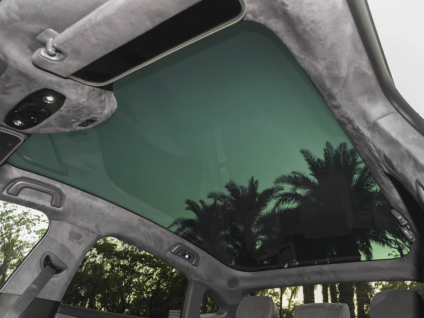 Geely Galaxy Starshine 8 — панорамная крыша